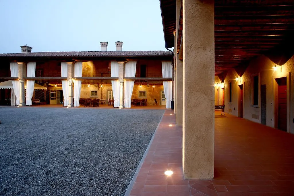 Farm stay Agriturismo Ca Del Lupo Villa Pallazzolo sull'Oglio Italy