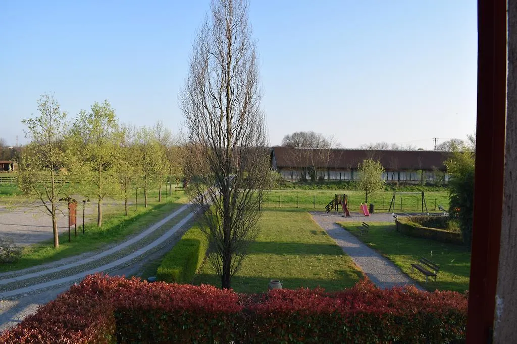 Farm stay Agriturismo Ca Del Lupo Villa Pallazzolo sull'Oglio Italy